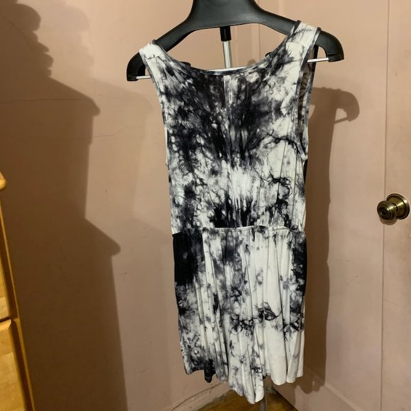 One CLothing Sleeveless Tie Dyed Romper - Picture 2 of 7